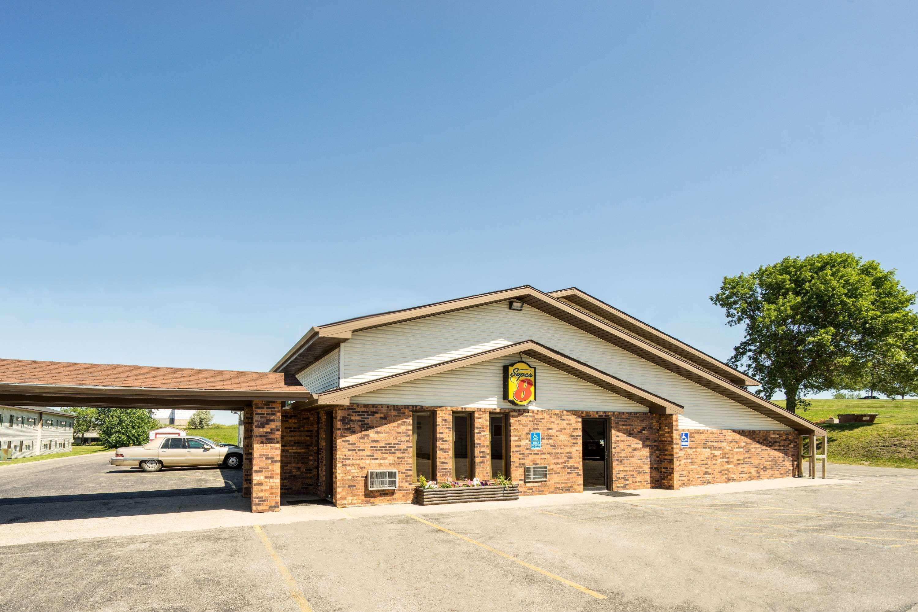 Super 8 By Wyndham Fergus Falls Exterior photo