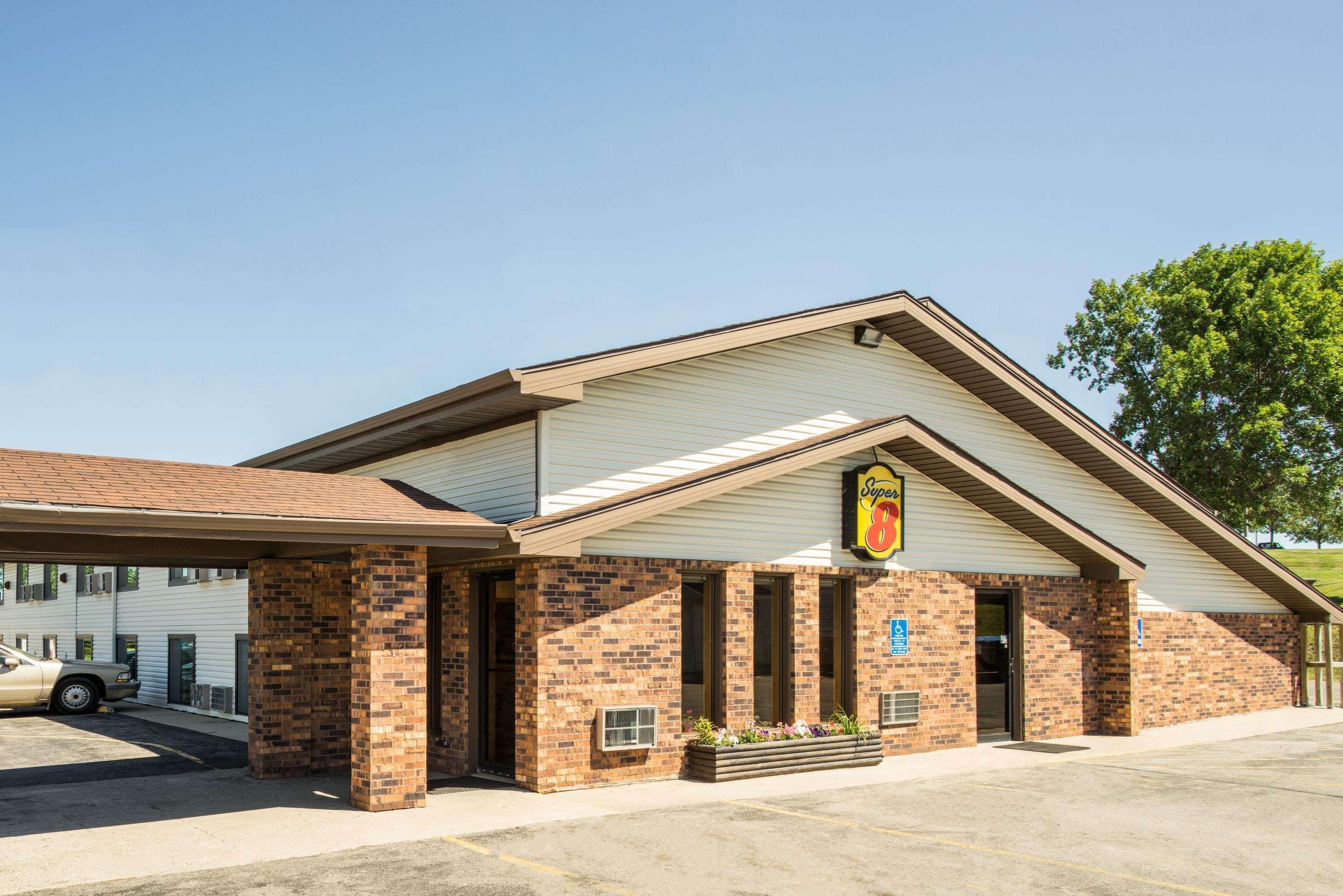 Super 8 By Wyndham Fergus Falls Exterior photo