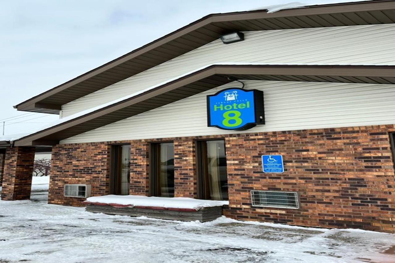 Super 8 By Wyndham Fergus Falls Exterior photo