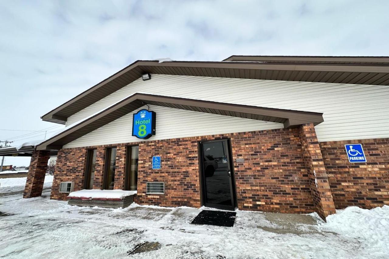Super 8 By Wyndham Fergus Falls Exterior photo